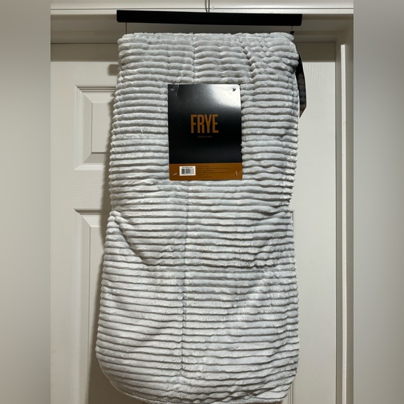 FRYE Corduroy Plush Blanket Throw -Powder Blue/Cream -TH4738GD-9101 -50" x 60" - Picture 2 of 10